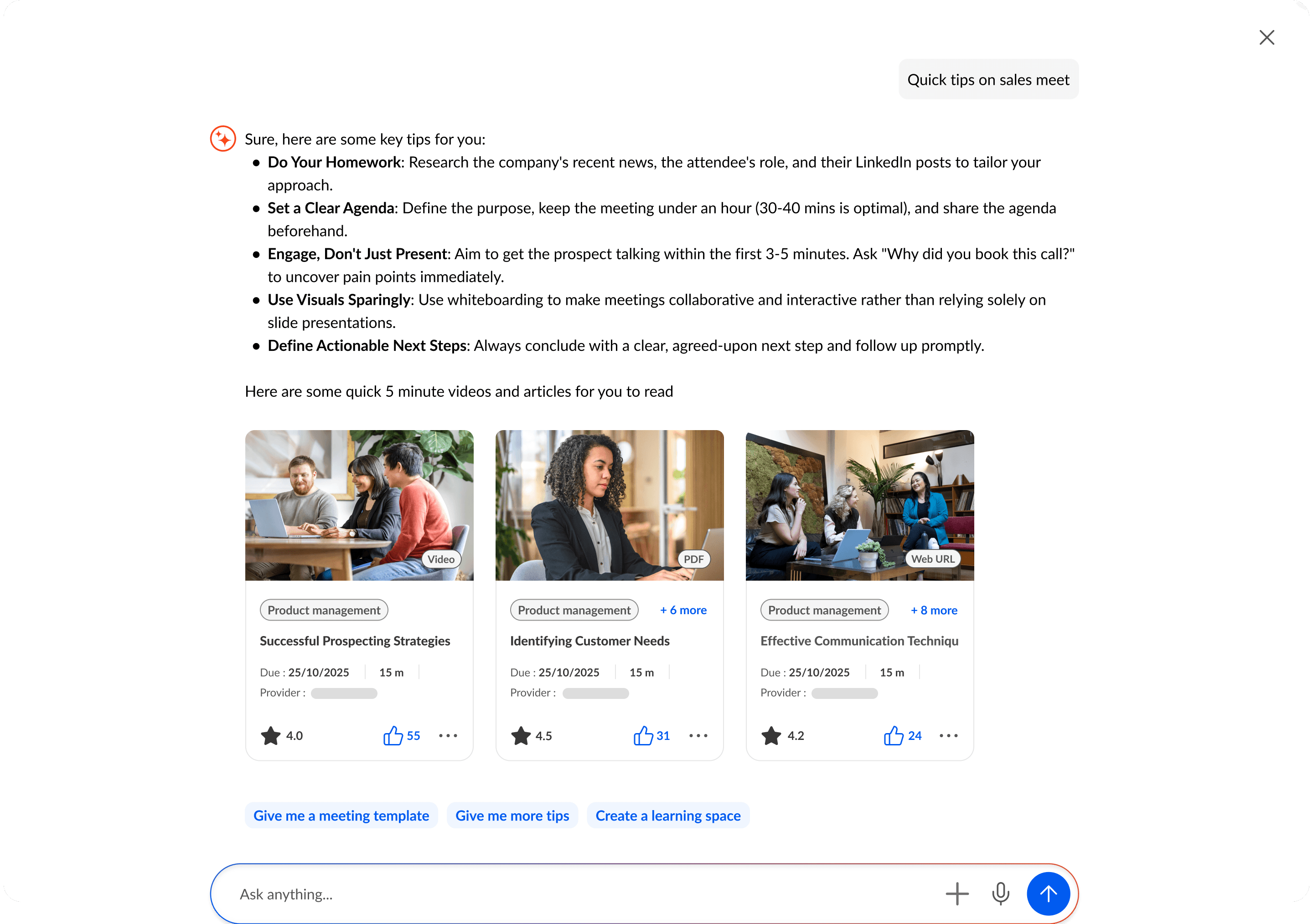 Una pagina web che mostra suggerimenti rapidi per le riunioni di vendita, seguita da tre schede con risorse di formazione e una barra di ricerca "Ask anything" nella parte inferiore.